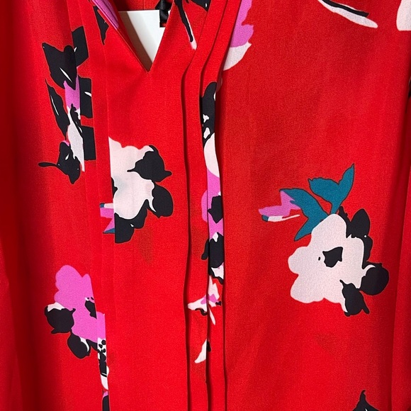 41 HAWTHORN Stitch Fix Red Floral Breyson Pleat Detail Blouse Sz L - Picture 3 of 5